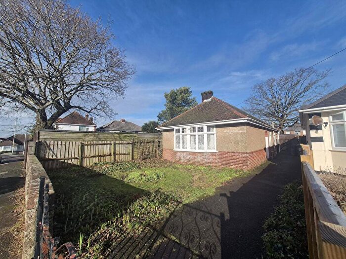 3 Bedroom Detached Bungalow For Sale In Middle Road, Oakdale, Poole, BH15