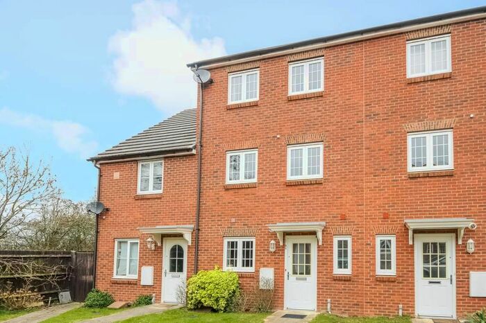 3 Bedroom Town House To Rent In Chatsworth Park, Winnersh RG41