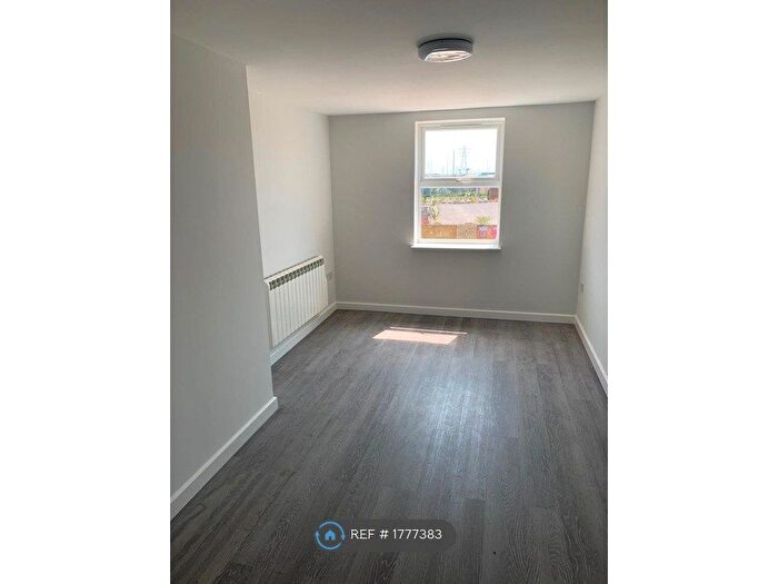 1 Bedroom Flat To Rent In High Street Bluetown Sheerness, Sheerness, ME12