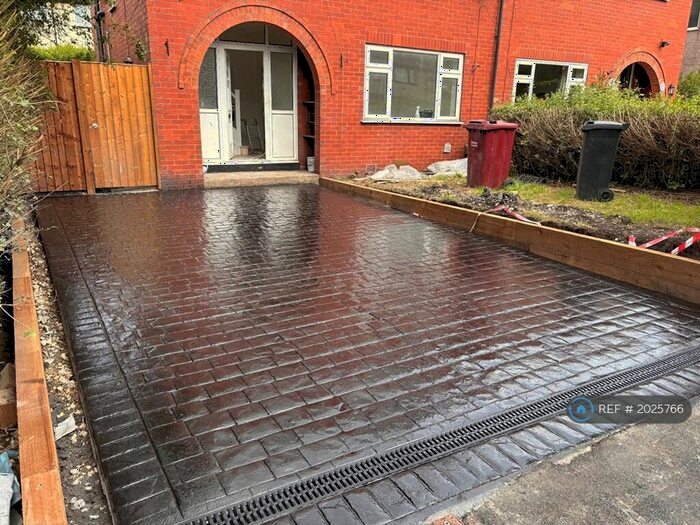 3 Bedroom Semi-Detached House To Rent In Crescent Avenue, Farnworth, Bolton, BL4