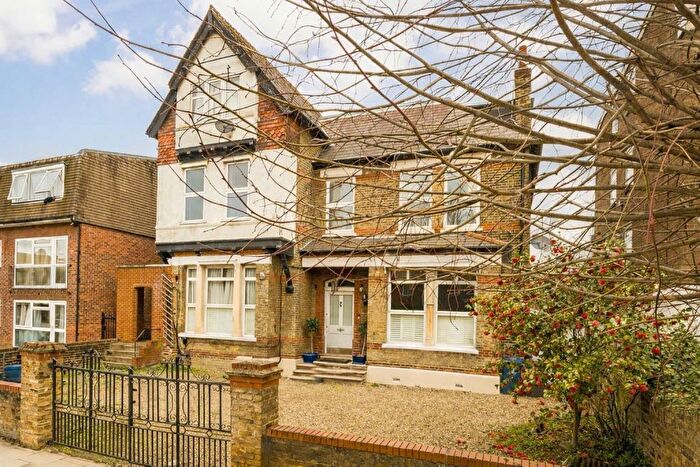 3 Bedroom Flat For Sale In Hamilton Road, Ealing, W5