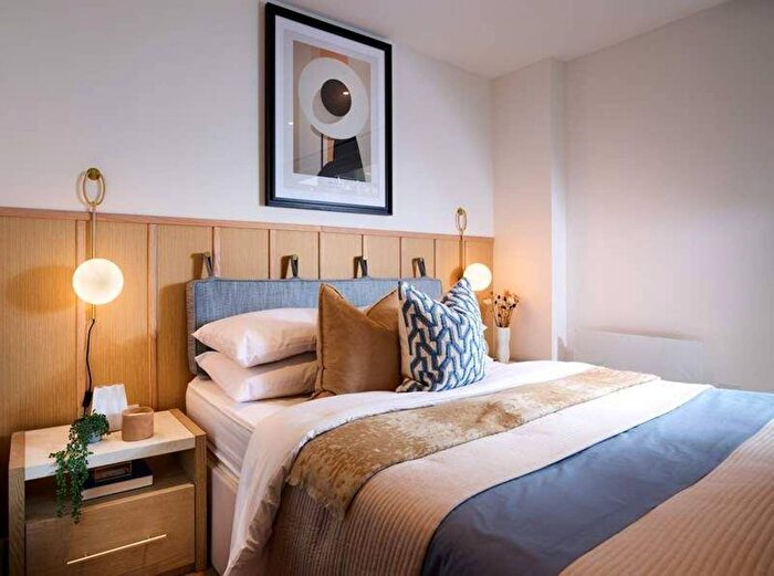 Studio For Sale In Eden Grove, Staines, Surrey, TW18