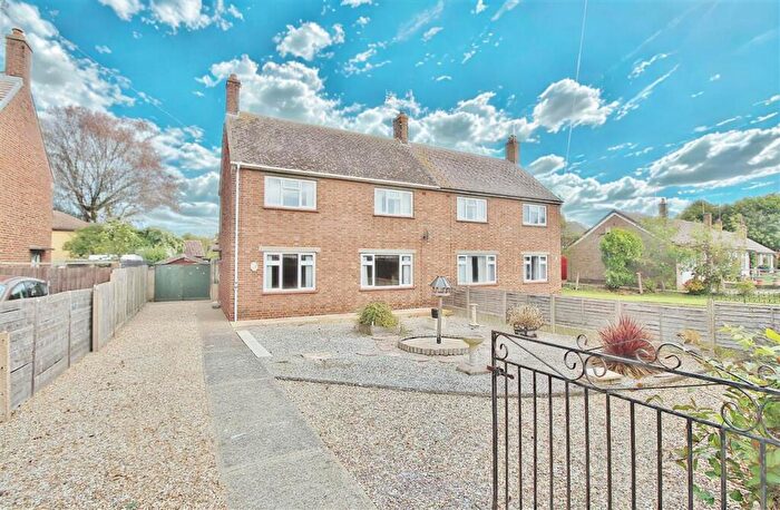 3 Bedroom Semi-Detached House For Sale In Water Lane, Ancaster, NG32