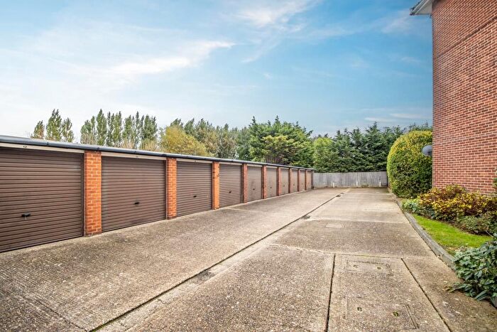 2 Bedroom Flat For Sale In Colbert Avenue, Southend-On-Sea, SS1