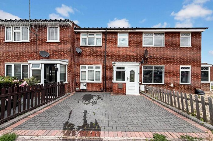 3 Bedroom Terraced House For Sale In Hazlemere Drive, Gillingham, ME7