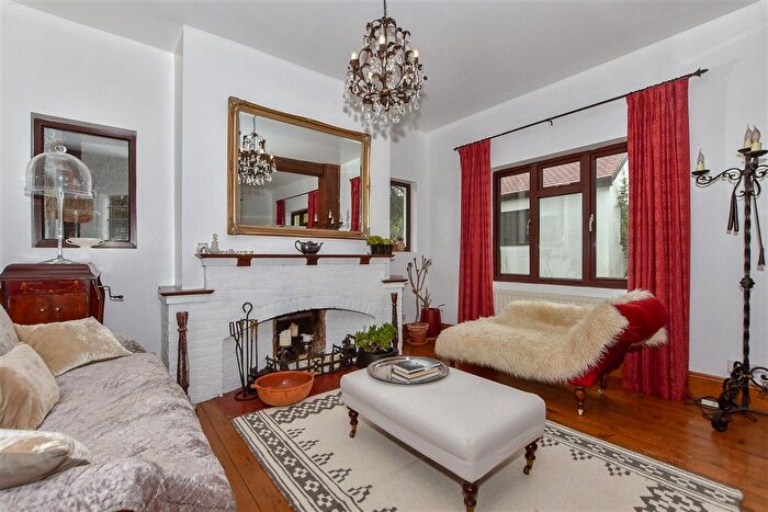 5 Bedroom Detached House For Sale In London Road, Ditton, Aylesford, Kent, ME20