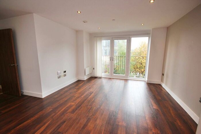 2 Bedroom Flat To Rent In Wilburn Basin, Ordsall Lane, M5