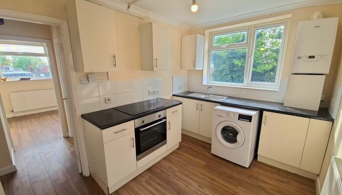 Studio To Rent In High Street South, Dunstable, LU6