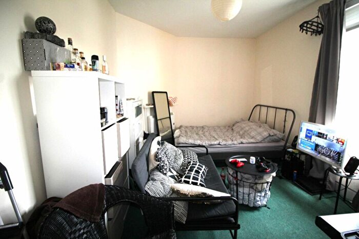 Flat To Rent In Holland Road, Hove, East Sussex, BN3