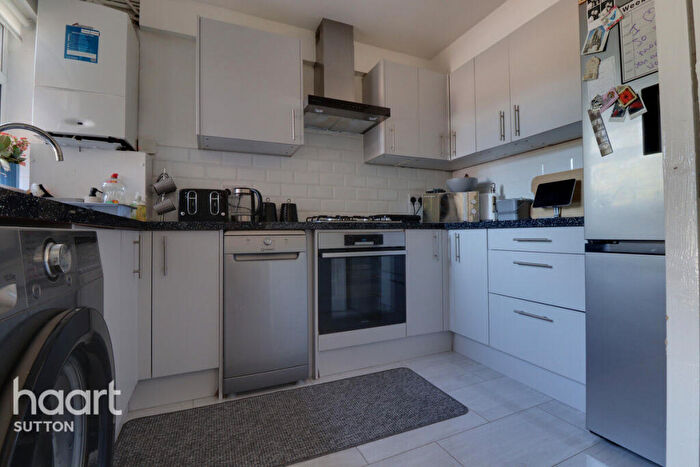 1 Bedroom Apartment For Sale In Chanctonbury Gardens, Sutton, SM2