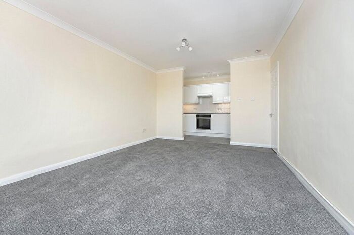 2 Bedroom Apartment For Sale In Benhill Wood Road, Sutton, SM1