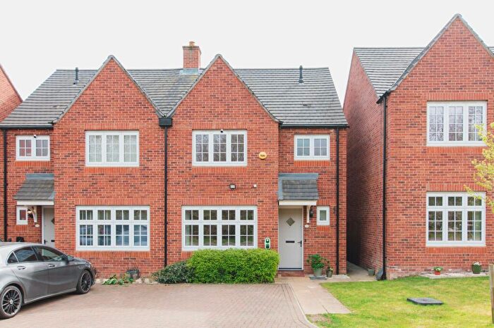 3 Bedroom Semi-Detached House For Sale In Bateman Close, Banbury, OX16