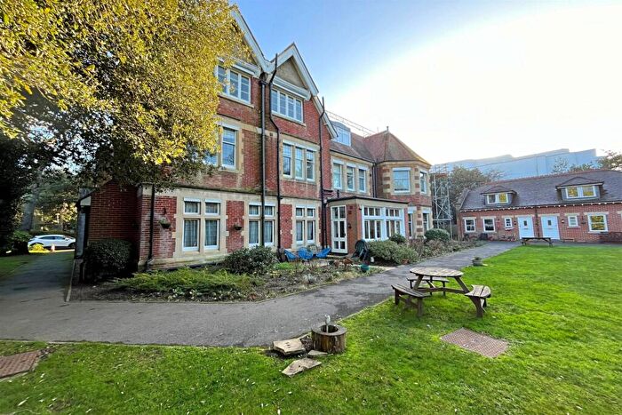 2 Bedroom Flat To Rent In Bournemouth, BH1