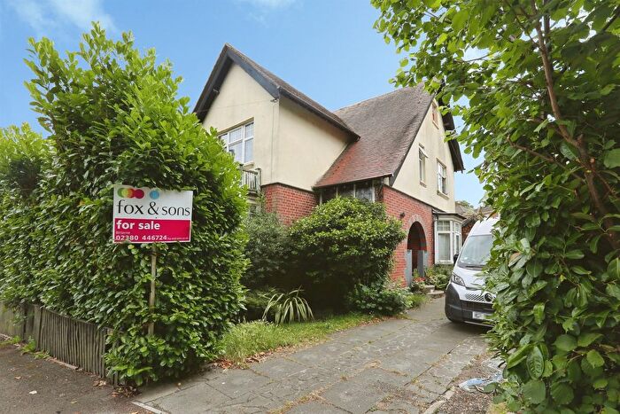 3 Bedroom Detached House For Sale In Beech Avenue, Southampton, SO18