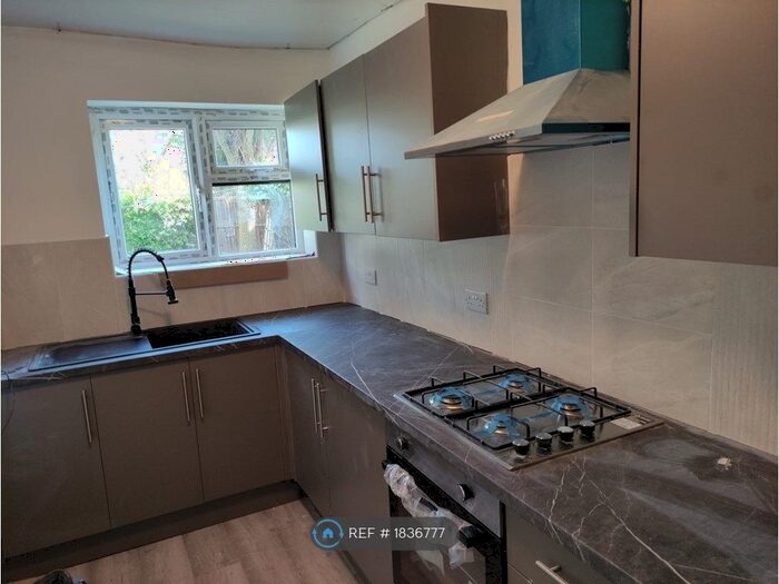 3 Bedroom Semi-Detached House To Rent In Russell Gardens, Ilford, IG2