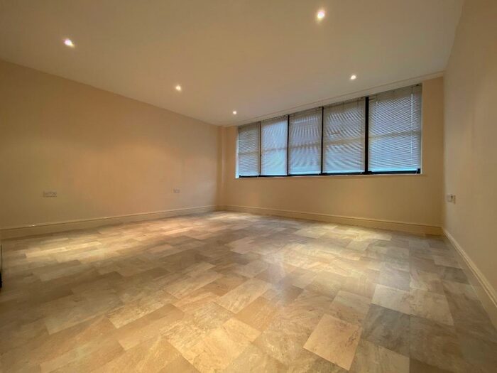 Studio To Rent In Commercial Road, Swindon, SN1