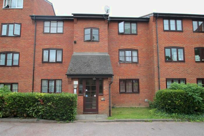 1 Bedroom Flat To Rent In Bevile House, Argent Street, Grays, Essex, RM17