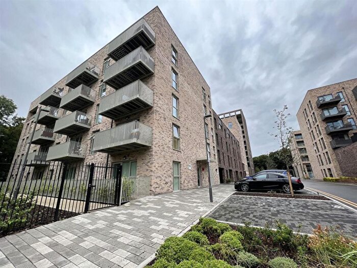 3 Bedroom Flat To Rent In Mahindra Way, London, E6