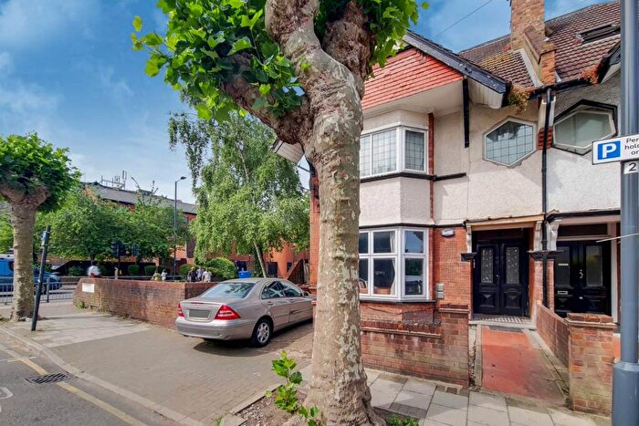 2 Bedroom Flat To Rent In Greenhill Road, Harrow, HA1