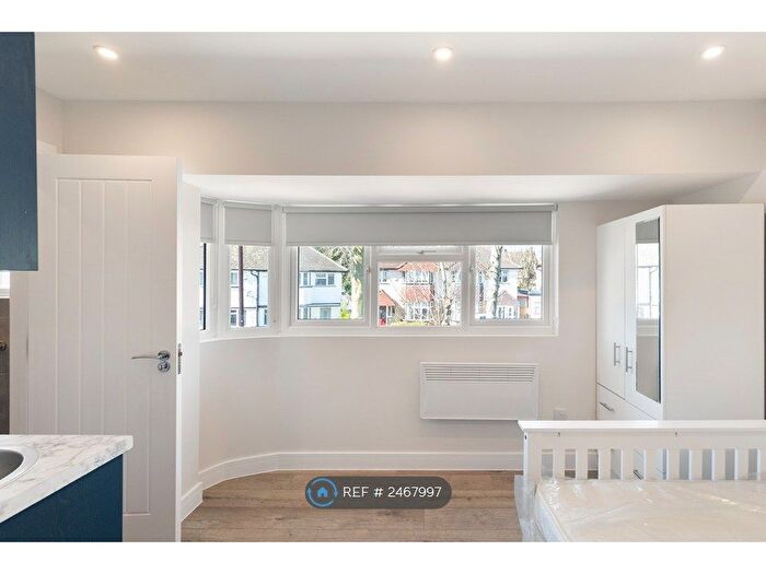 Studio To Rent In Pine Gardens, Ruislip, HA4