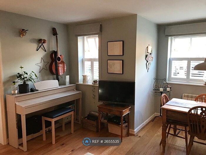 2 Bedroom Flat To Rent In Macmillan Way, London, SW17