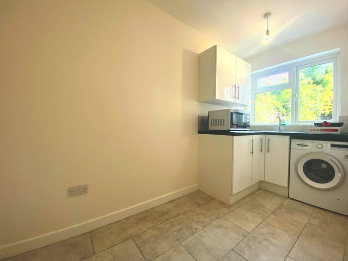 1 Bedroom Flat To Rent In London Road, Bracknell, RG12