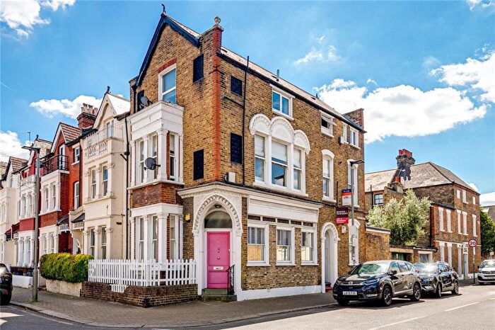 2 Bedroom Flat To Rent In Mysore Road, Clapham Common Northside, SW11