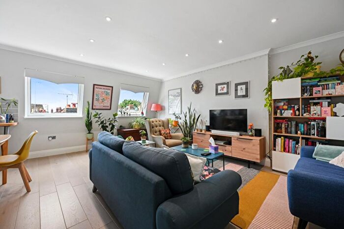 2 Bedroom Flat For Sale In Sinclair Road, London, W14
