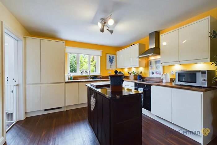 4 Bedroom Detached House For Sale In Tutbury Hollow, Ashbourne, DE6