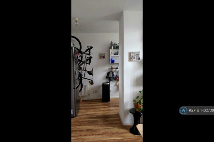 2 Bedroom Flat To Rent In Hackney Road, London, E2
