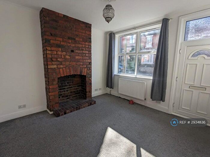 3 Bedroom End Of Terrace House To Rent In Hangingwater Road, Sheffield, S11