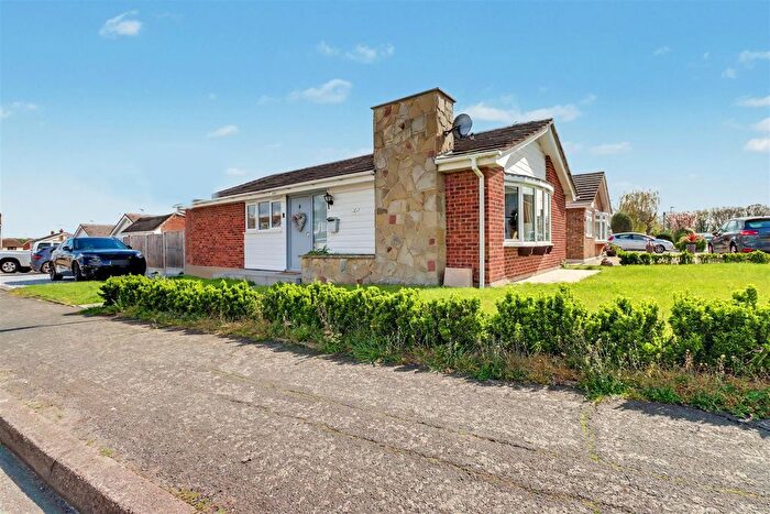 3 Bedroom Detached Bungalow For Sale In Ulting Way, Wickford, SS11