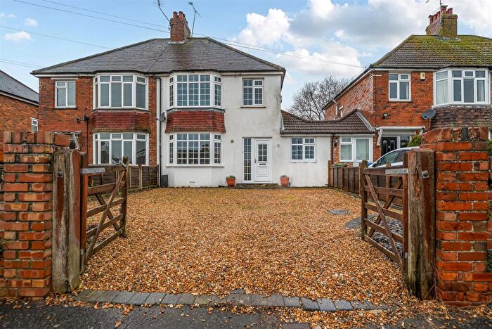 3 Bedroom Semi Detached House For Sale In Acacia Avenue, Worthing, BN13