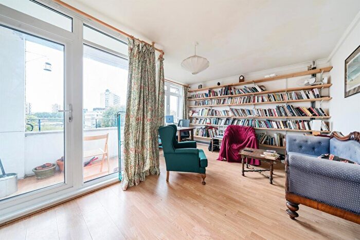 2 Bedroom Flat For Sale In Brandon Estate, London, SE17