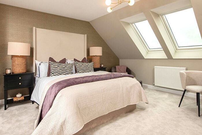 3 Bedroom End Of Terrace House For Sale In Northampton Road, Wellingborough, Northamptonshire, NN8