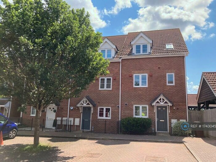 5 Bedroom End Of Terrace House To Rent In Emmeline Close, Rainham, Gillingham, ME8