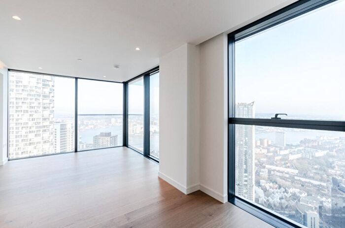 2 Bedroom Apartment To Rent In Apartment, Hampton Tower, Marsh Wall, London, E14