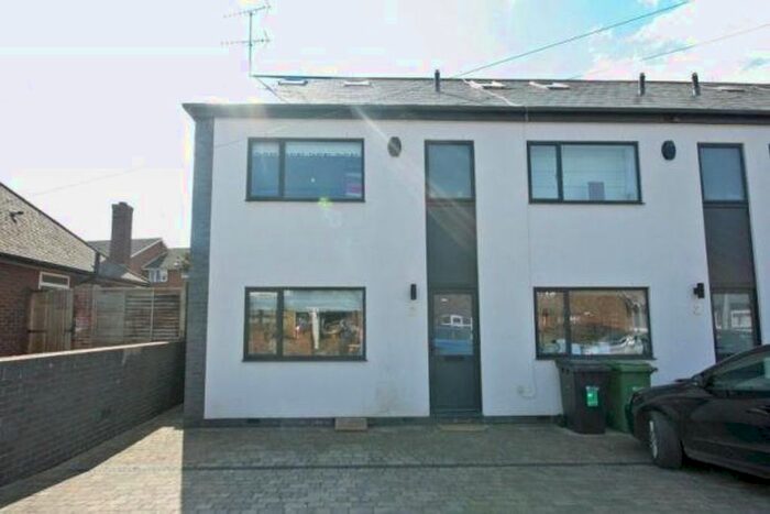 3 Bedroom Property To Rent In Kingcroft Road, Harpenden, AL5