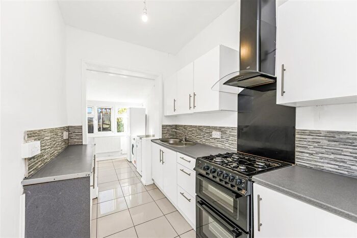 3 Bedroom Terraced House To Rent In Pearl Road, Walthamstow, E17