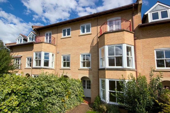 4 Bedroom Terraced House To Rent In Brookside, Cambridge, CB2