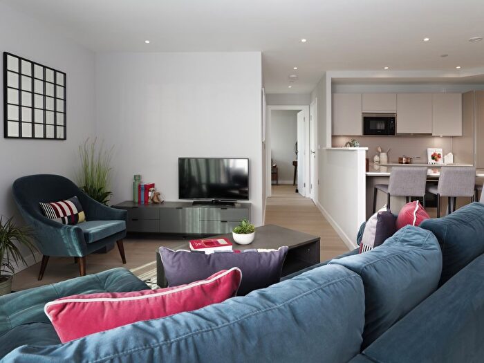 2 Bedroom Flat To Rent In Churchyard Row, London, SE11