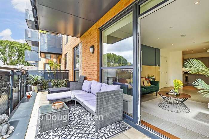 2 Bedroom Flat For Sale In Lena Kennedy Close, Chingford, E4