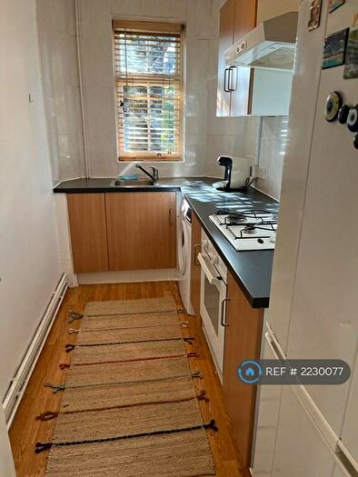 3 Bedroom Flat To Rent In Addison Way, London, NW11