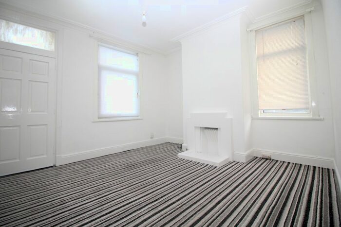 4 Bedroom End Of Terrace House To Rent In Clifton Mount, Leeds, LS9