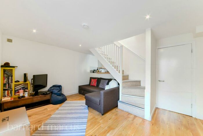 2 Bedroom Duplex To Rent In Thorpedale Road, Finsbury Park, N4