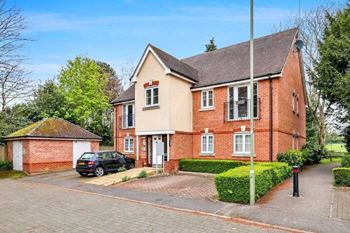 2 Bedroom Flat For Sale In Claines Street, Alton, GU34