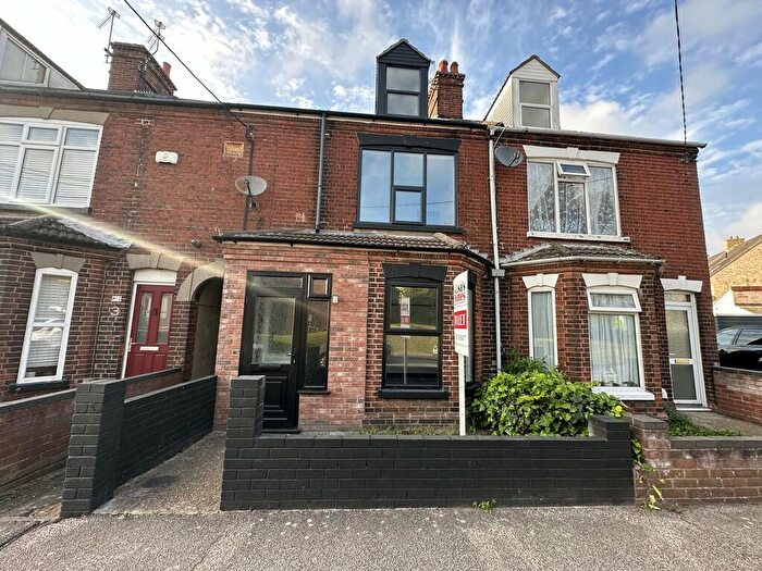 4 Bedroom Terraced House To Rent In Holly Road, Oulton Borad, NR32