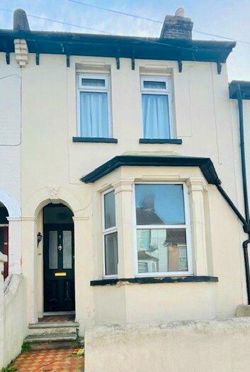 1 Bedroom Flat To Rent In Institute Road, Chatham, Kent, ME4