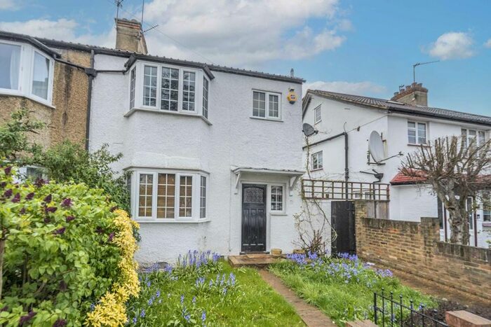 4 Bedroom Property To Rent In Bicester Road, Richmond, TW9