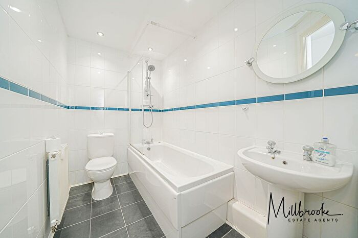 2 Bedroom Flat For Sale In Everside Close, Worsley, M28